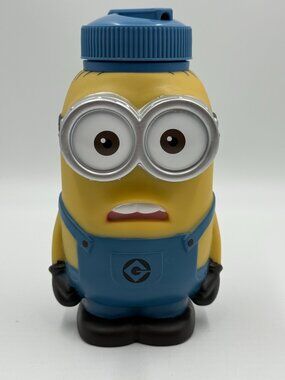 Universal Studios Exclusive Despicable Me Minion Sipper Cup Water Bottle 9"